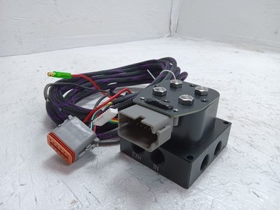 VU2 Style 3/8'' NPT Valve Manifold w/ Harness   Dual Air Spring Control Block