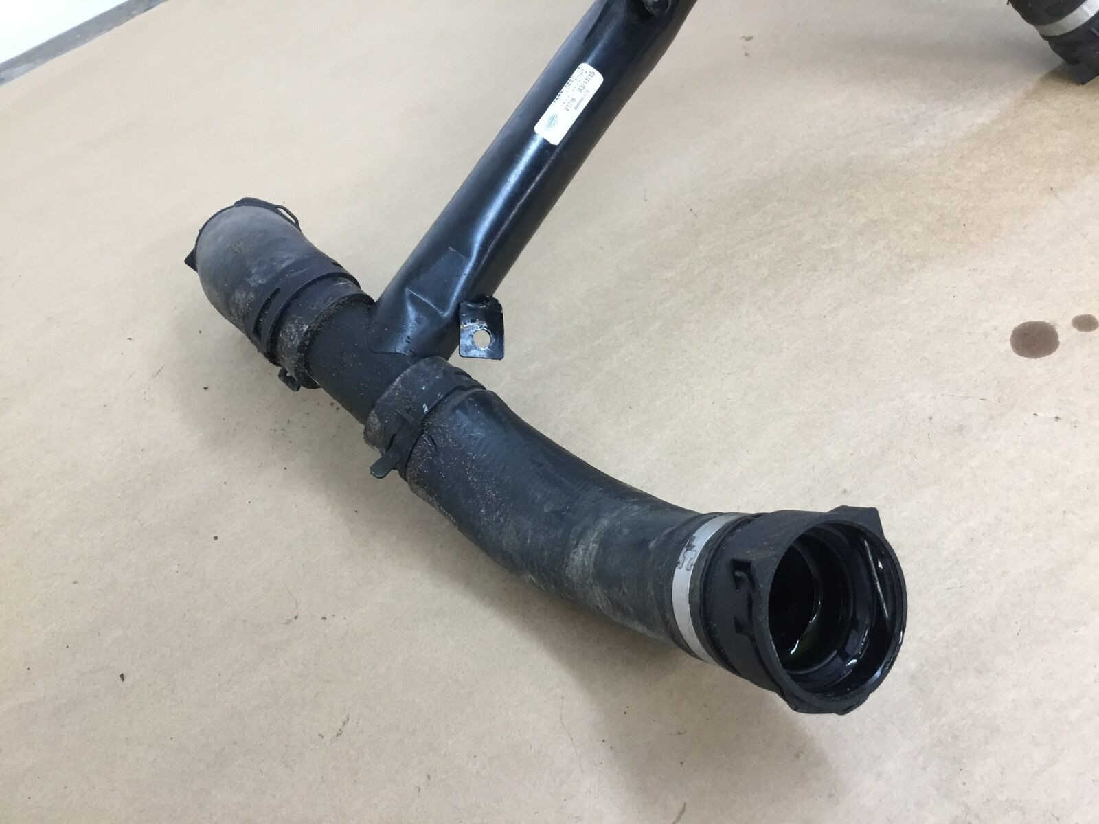 Aston Martin DB9 GT 2016 Thermostat Cooling Hose Pipe Line Tube 13-16 ;:Y