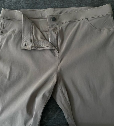 Chico’s Khaki Capri Pants Size 3 (US XL 16) Zipper Brown Stretch Waistband - Picture 2 of 7
