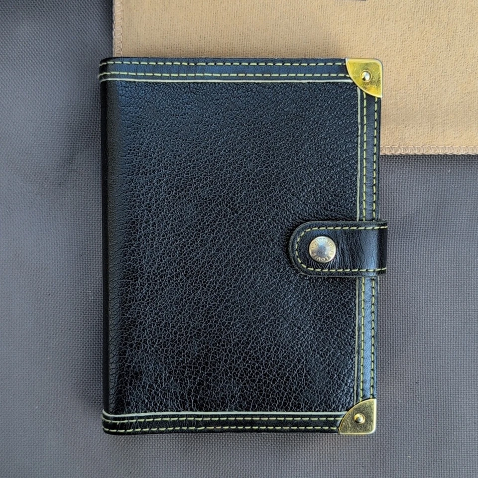 Organizador de agenda vintage Louis Vuitton de cuero negro con detalles dorados Foto 2 de 4