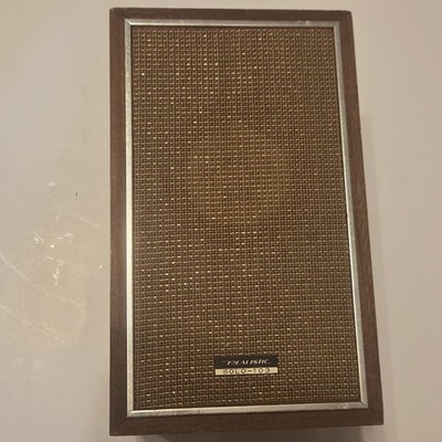 Vtg REALISTIC Solo 8 Wood Grain Bookshelf Speaker -Tested