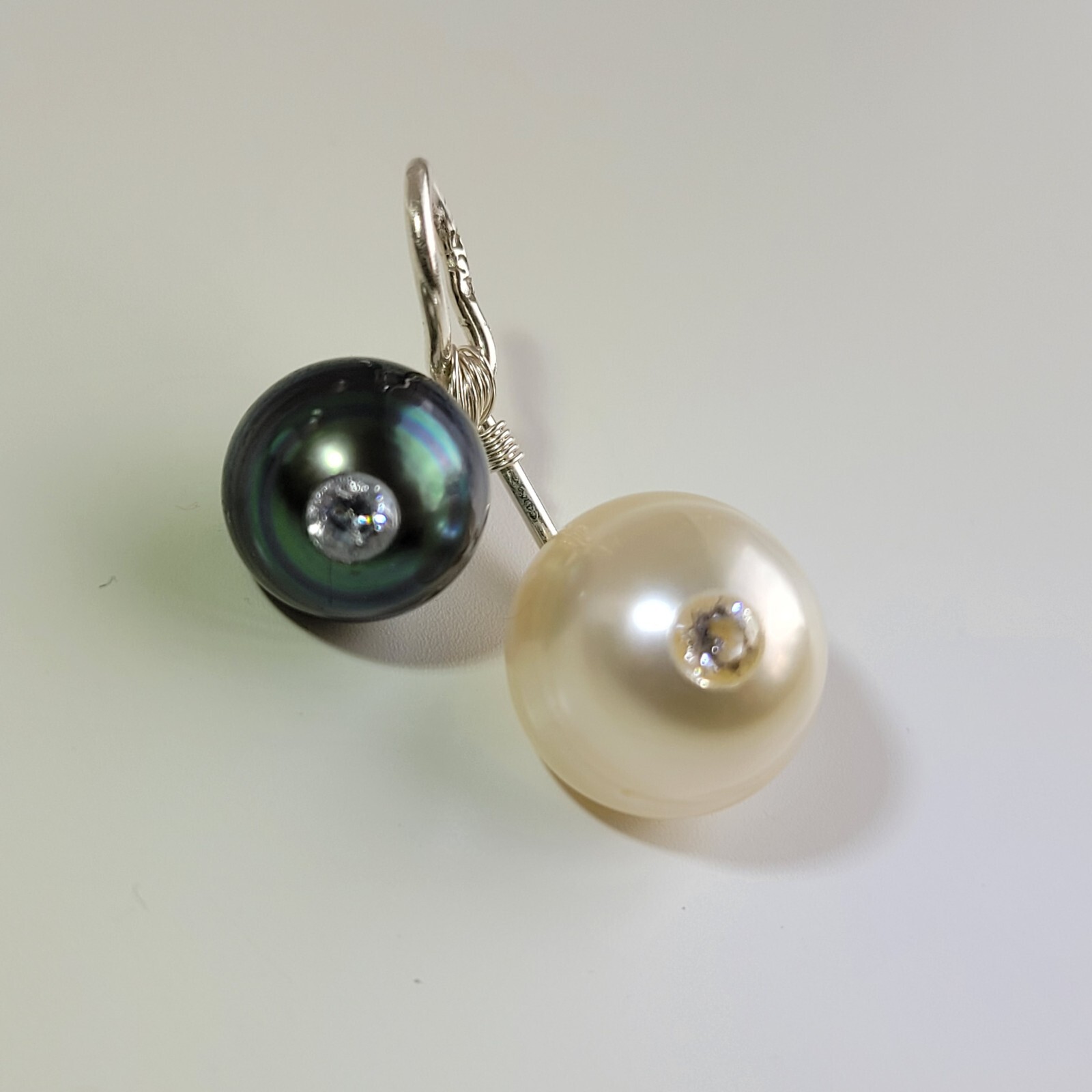 Pendentif argent perle noire de Tahiti fait main : le cadeau d'anniversaire idéal