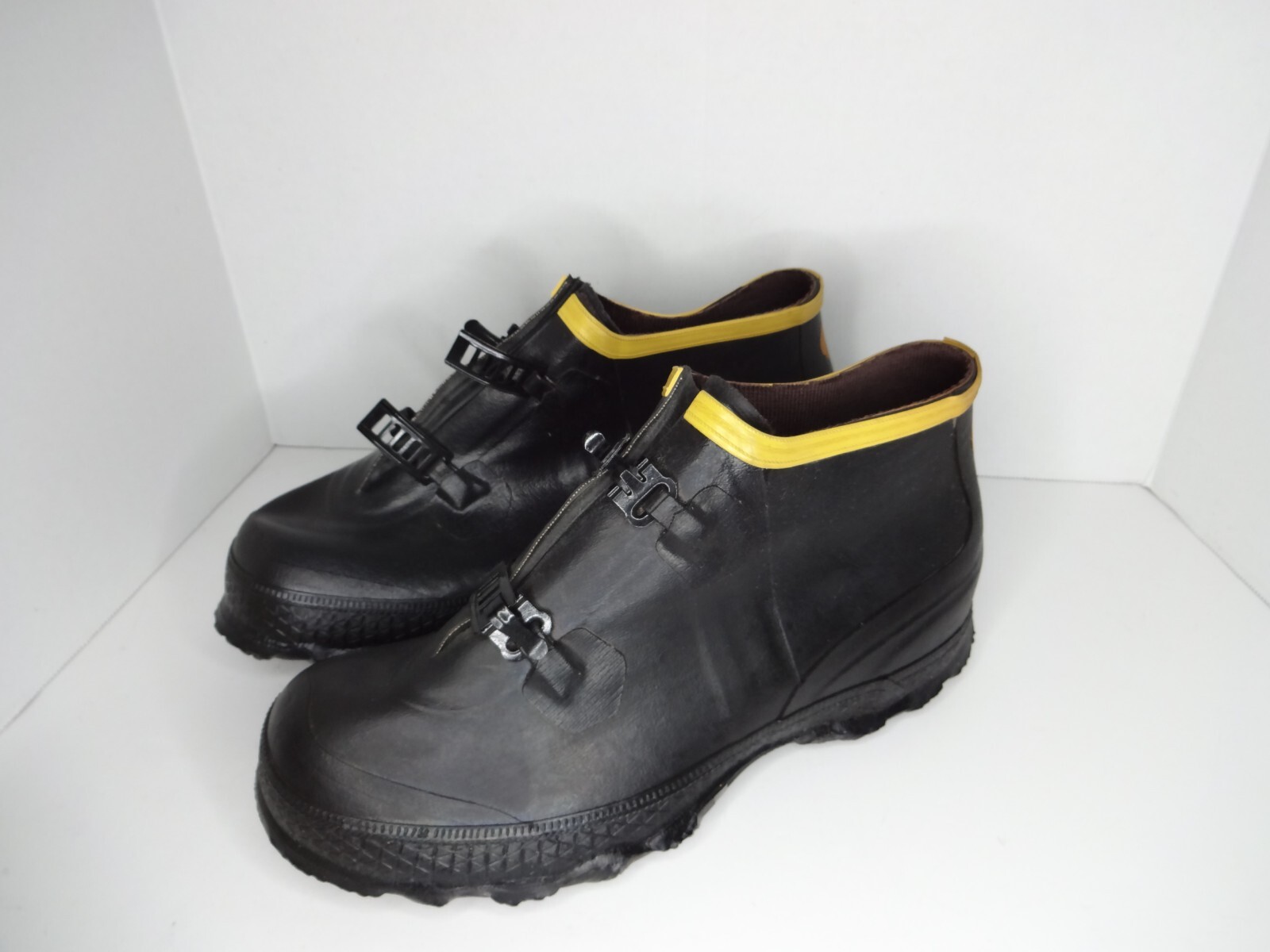 LaCrosse 5" Tracktion 2Buckle Black Rubber Overshoe … Gem