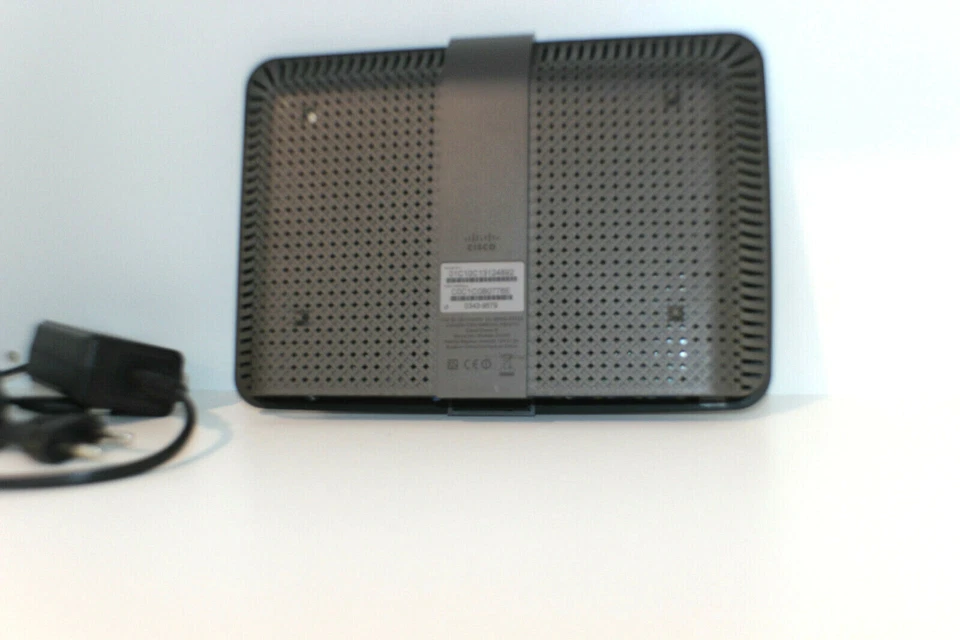 Cisco Linksys E4200 450 Mbps 4-Port 1000 Mbps Funk Router (E4200-EW) , gebraucht - Bild 3 von 4
