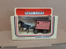 LLEDO DAYS GONE HORSE DRAWN VAN L.S.W.R. PARCELS DG3  008A LIMITED EDITION  5321