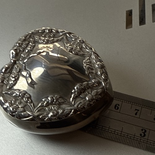 Henry Matthews 1901 Antique Repousse Sterling Silver Heart Shaped Trinket Box - Picture 19 of 22