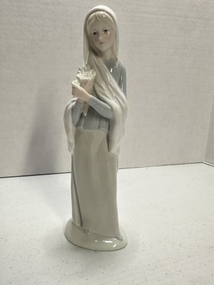 Girl Figurine Holding Calillies From House Of Decorative Accessories 9 T  3 L
