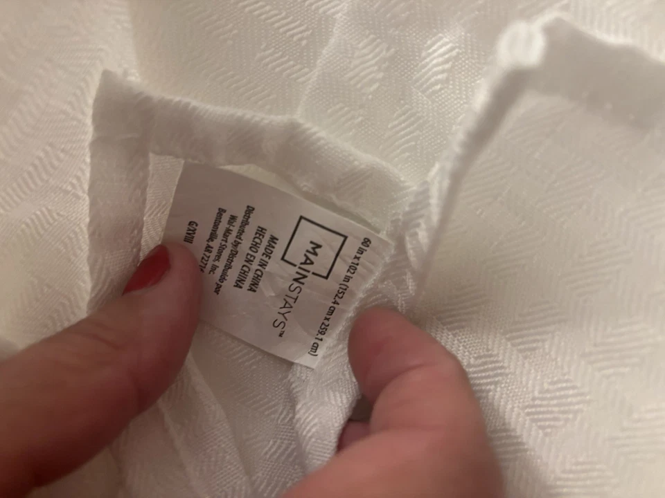 white tablecloths 60 x 102 Polyester Mainstays Brands - Image 3 of 4