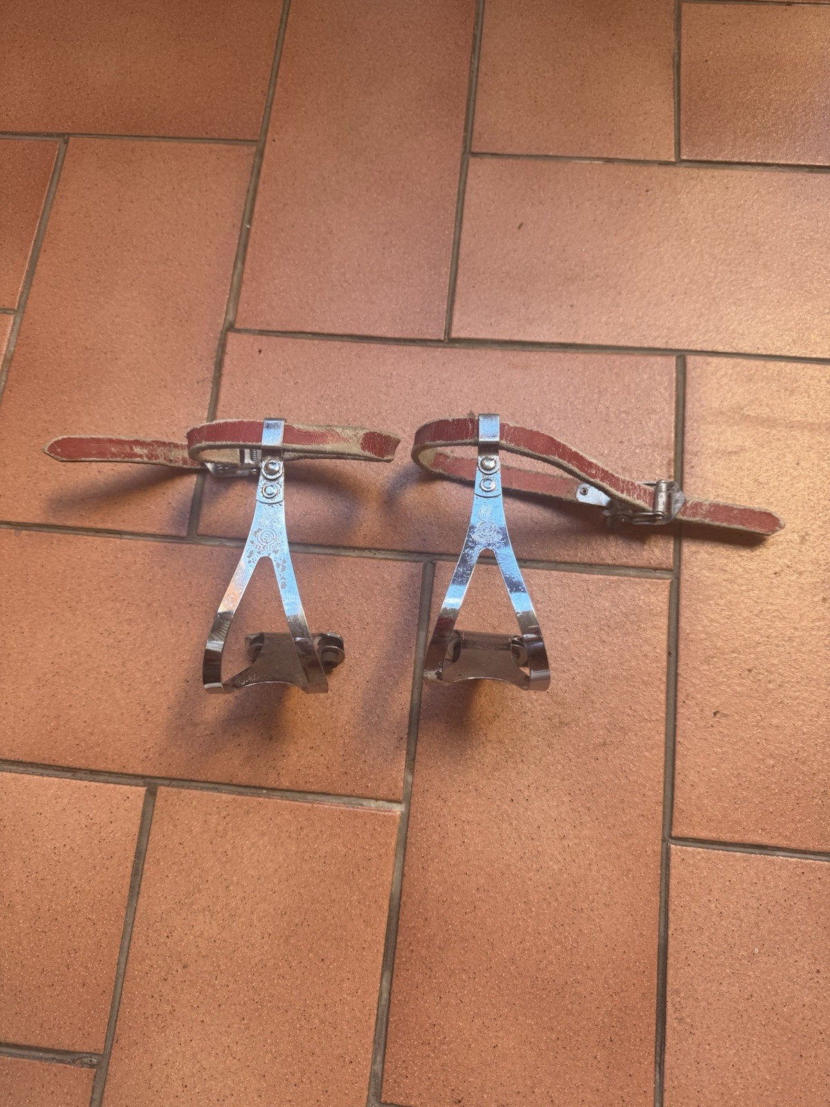 Puntapiedi corsa vintage ALE con cinturini