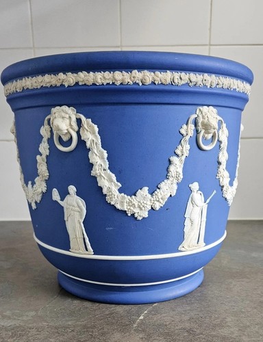 Große Vintage Wedgwood blau Jasperware Löwe Pflanzgefäß Urne Vase 91/4" - 2,8 kg - sehr guter Zustand