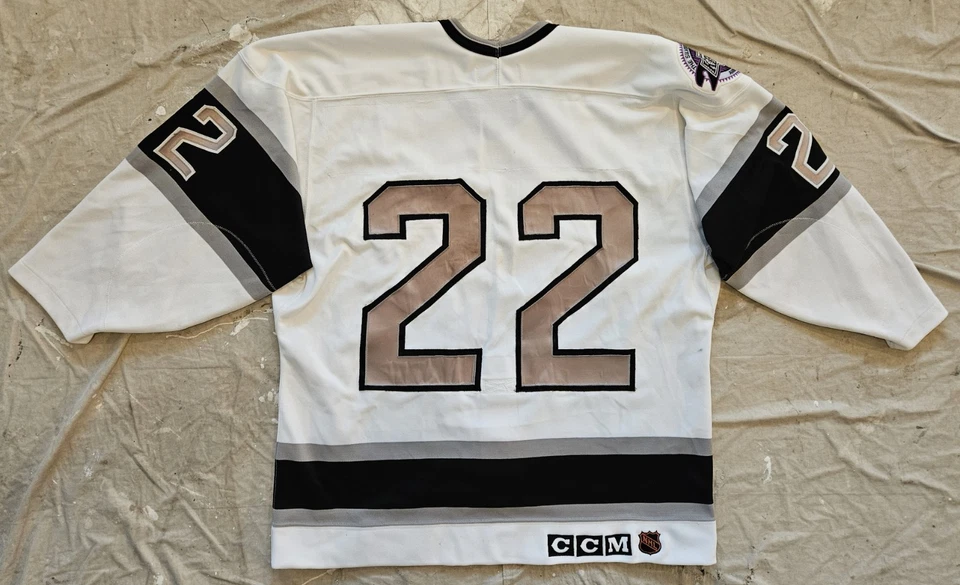 Camiseta deportiva auténtica "Center Ice" de Los Angels Kings, usada de la NHL de los años 90 a 2000 Foto 4 de 4