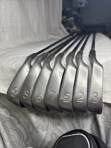 Ping Eye 2 Iron Set Black Dot - 2-9(no 4)RH Golf Pride Danny Edward’s Royal Grip - Picture 10 of 11