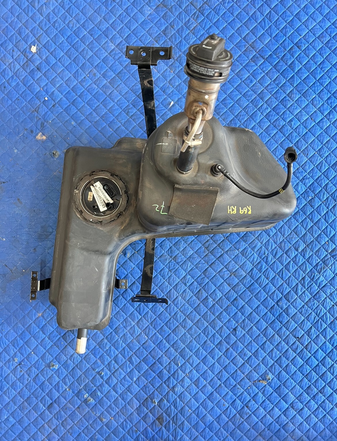 2012 AUDI R8 V8 OEM RIGHT PASSENGER SIDE FUEL GAS TANK 420201022 420 201 022