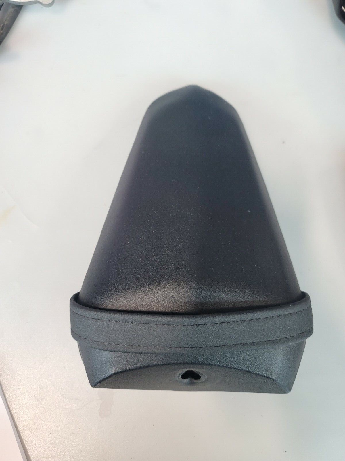 1523 Yamaha YZF R1 R1S R1M REAR PASSENGER BACK COWL SEAT PAD SADDLE