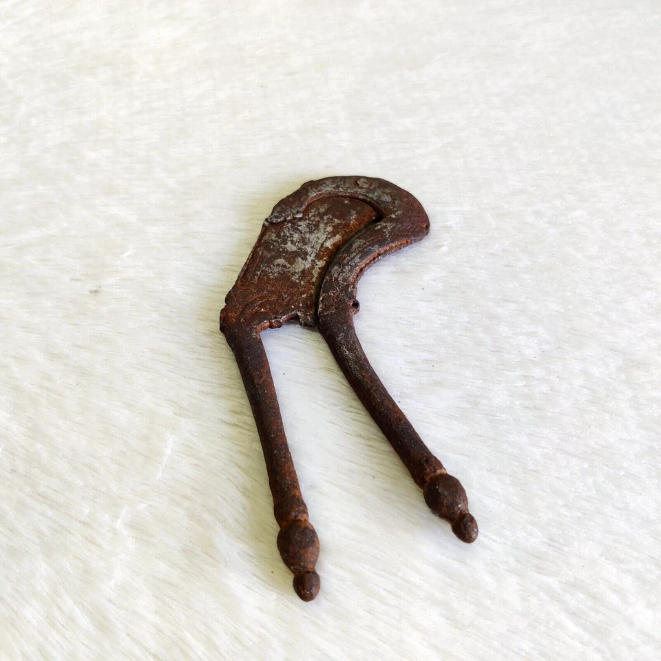 19c Vintage Iron Betel Nut Cutter Rich Patina Old Decorative Collectible I562 - Image 2 of 4