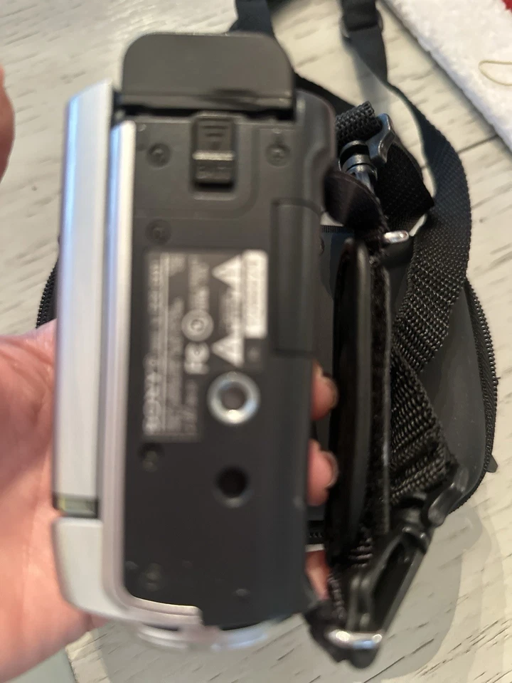 Sony DCR-SX41/L 8 GB Camcorder - Silver - Image 4 of 4