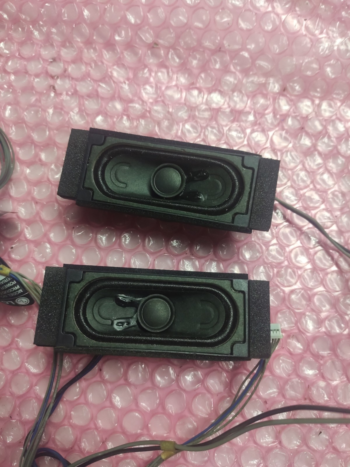 24 INCHES LG 24MN33D casse speaker altoparlanti coppia perfettamente funzionanti