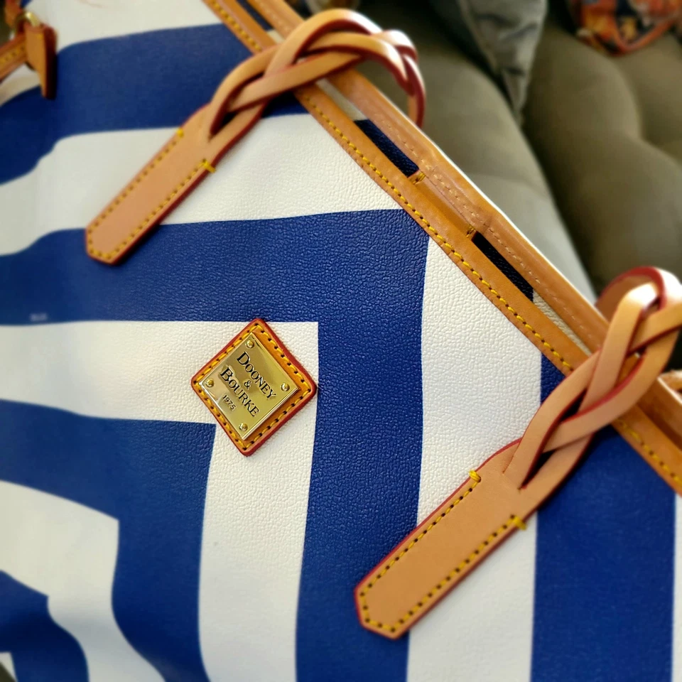 Bolso de Mano Bailey DOONEY & BOURKE Blanco Marino Chevron Zigzag Flecos Acento Foto 4 de 4