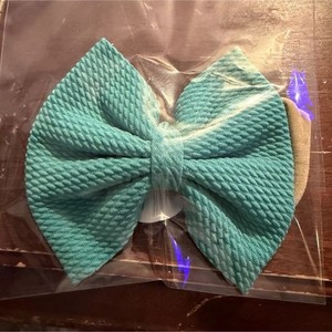 Variety of nylon and clip bows 