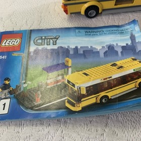 Lego City: Yellow City Bus w/Bus Stop and mini-figures : #7641