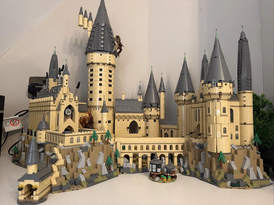 LEGO Harry Potter: Hogwarts Express Collectors Edition (76405) - All Minifigures, photo 1 of 3