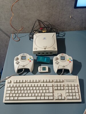 Sega Dreamcast Grau Spielekonsole (PAL) 2 Drücker  12 Spiele VMU Rumble Pack  