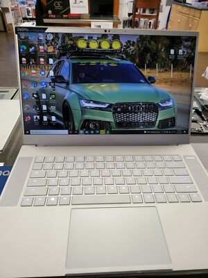 Razer Blade 15 240HZ 15.6'' i7 9th Gen 16GB RAM 512GB SSD GeForce 2070 