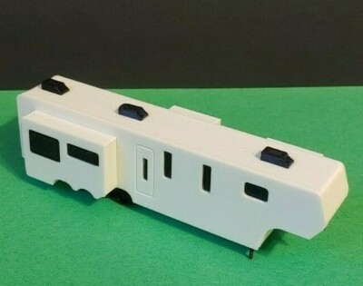 HO 1:87 scale Luxe Gold fifth wheel 3-axle RV travel trailer v2