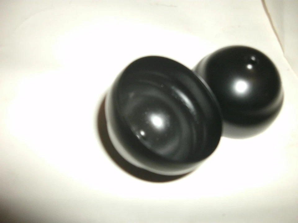 JUEGO DE 2 TAPAS DE GRASA PARA COJINETES DE RUEDA DELANTERA TRIUMPH TR6, TR4, TR3, GT6, SPITFIRE Foto 3 de 4