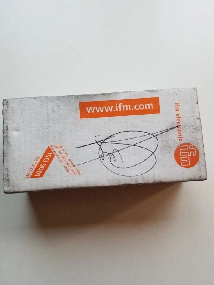 UGT52 UGB00300EOKG/IO-Link/US Ultrasonic Sensor. New Open Box. Original Package - Image 2 of 4