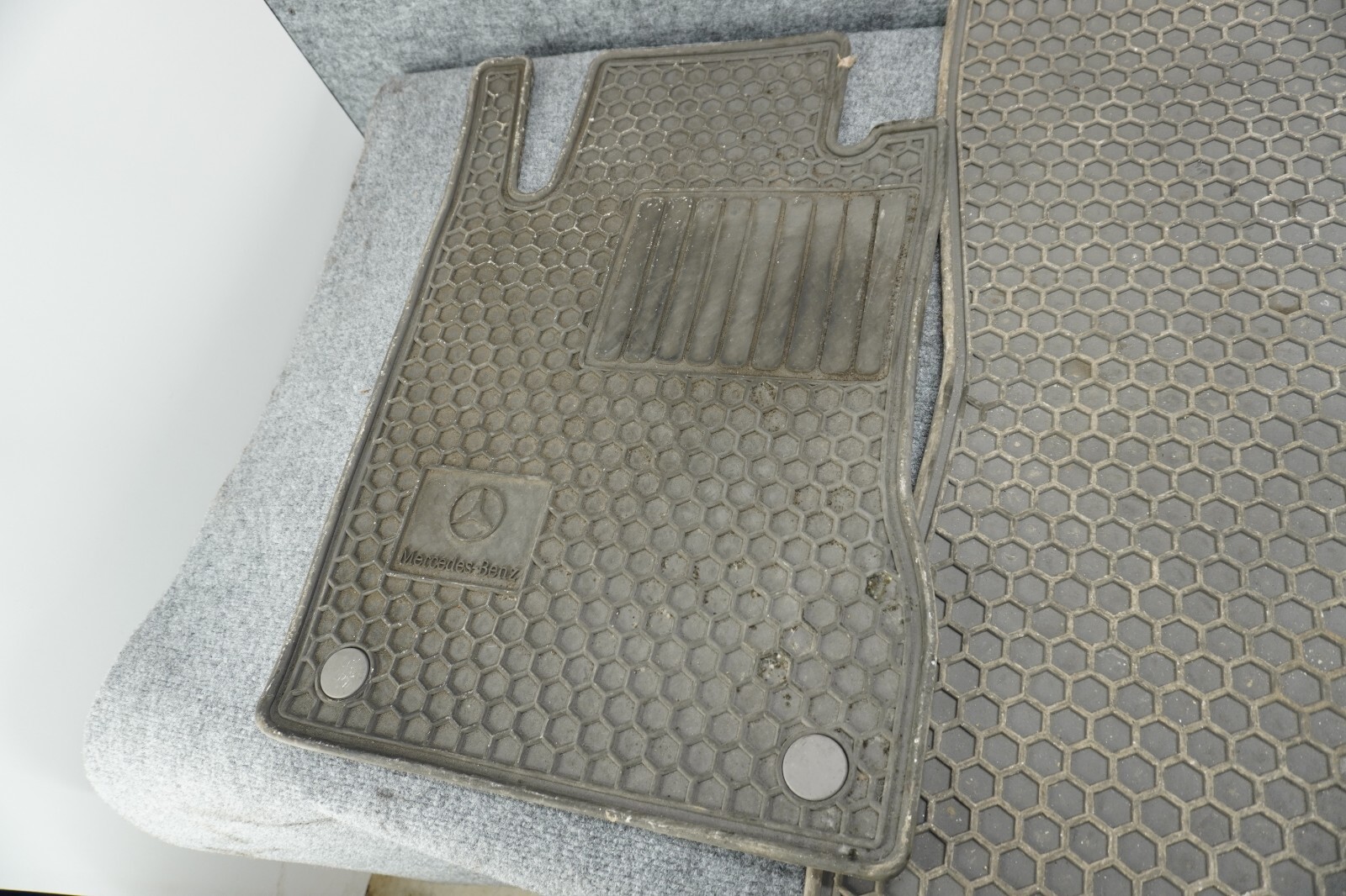 MERCEDES W211 E350 E550 E320 INTERIOR FLOOR MAT MATS CARPET RUBBER SET OEM eBay