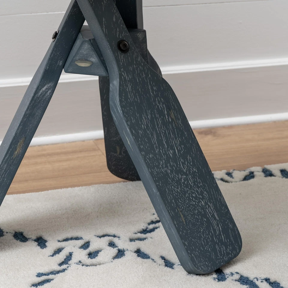 Mesa auxiliar redonda Shanice Oar costera azul y blanco Foto 2 de 4