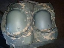 Conjunto de rodilleras medianas del ejército de Estados Unidos ACU UCP pantalones militares excedente digital en muy buena condición