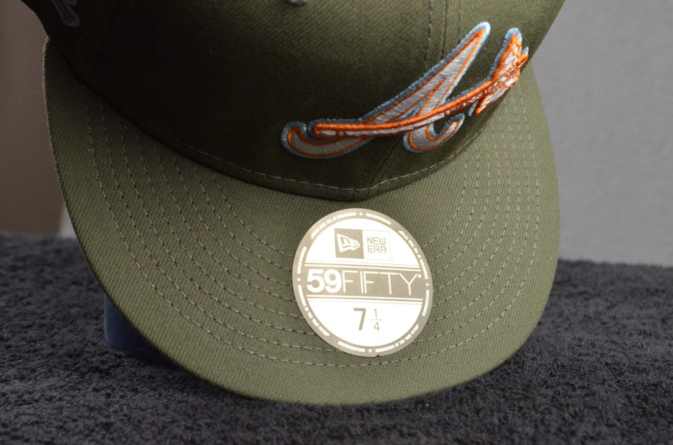 New Era Atlanta Braves 30 Aniversario Floral 59FIFTY Sombrero Ajustado Oliva con PIN Foto 3 de 4