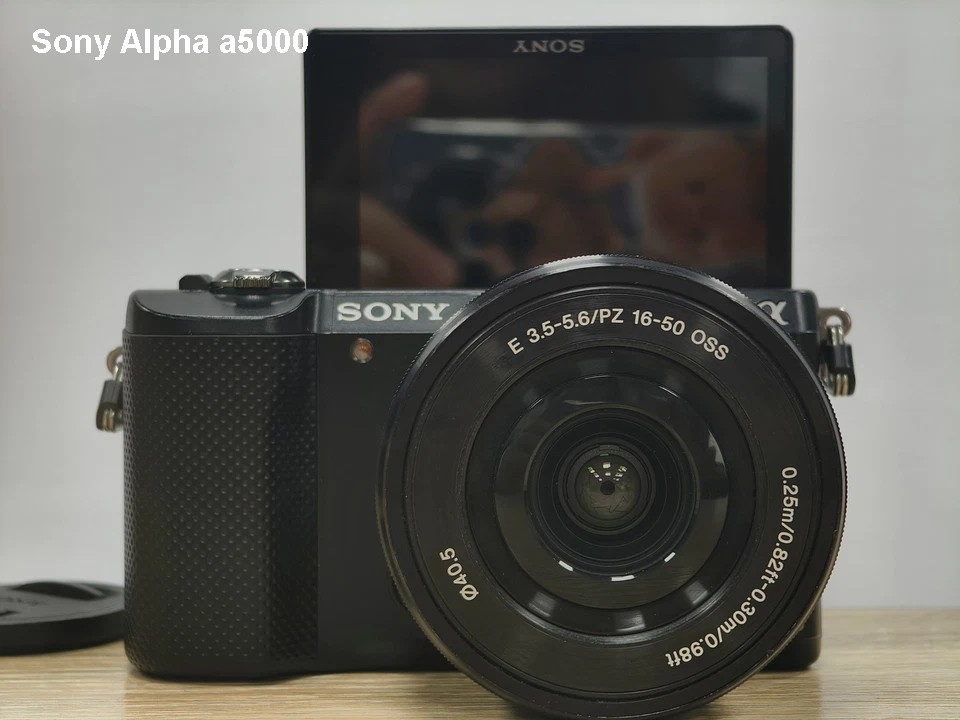 Sony Alpha a5000 ILCE5000L Mirrorless Digital Camera with Sony 16