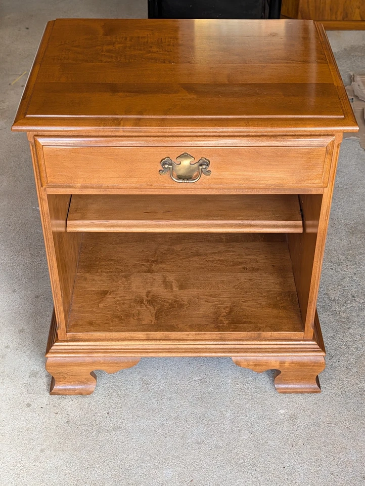 Винтажная тумбочка Ethan Allen Heirloom из мускатного ореха клена с ящиком и полкой No10-5306 - Изображение 4 из 4