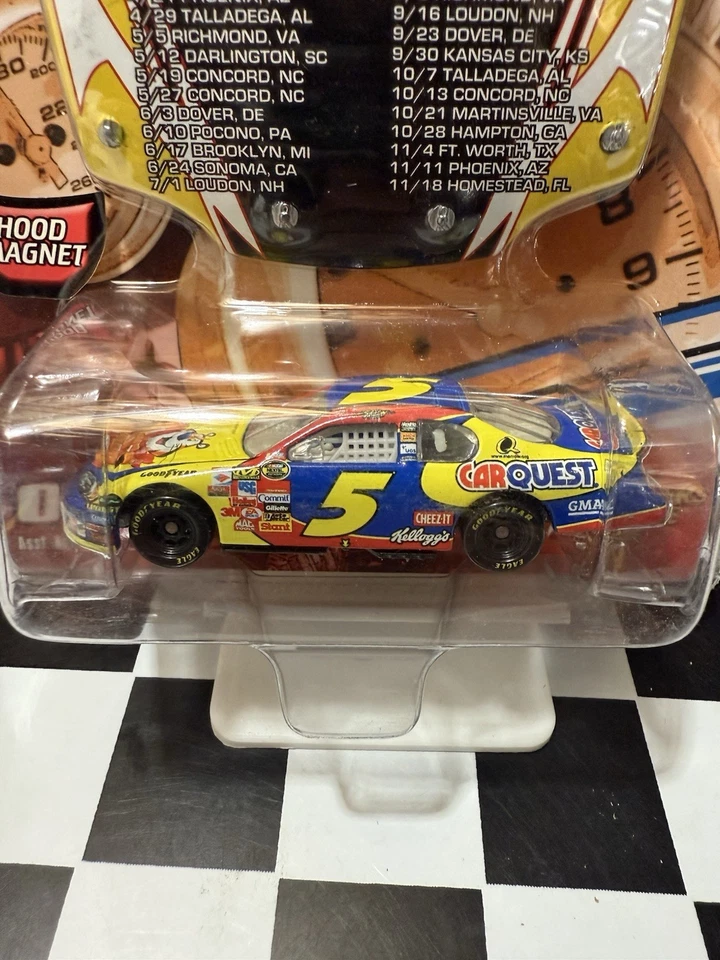 RARO* Kyle Busch #5 Carquest Kellogg’s 2007 Nascar fundido em escala 1/64 com ímã de capô - Imagem 2 de 4