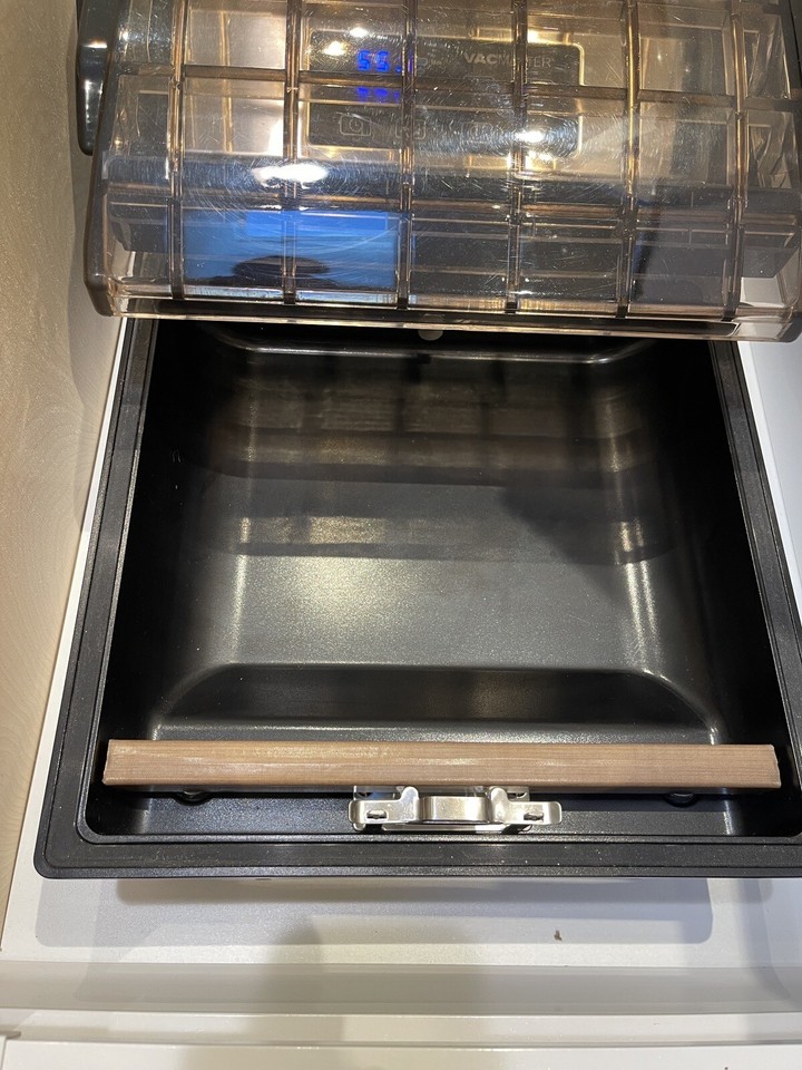 VacMaster VP112s Chamber Vacuum Sealer plus 3mil Chamber Pouch bundle