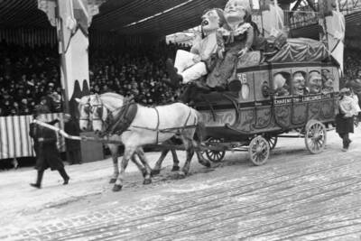 Parade of horse-drawn carnival float in Nice France in 1933 Old Photo 1