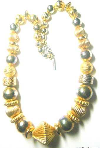 VINTAGE Casual Corner Gold Plated 19 