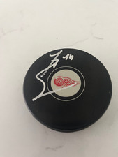 TODD BERTUZZI AUTOGRAPH HOCKEY PUCK DETROIT RED WINGS