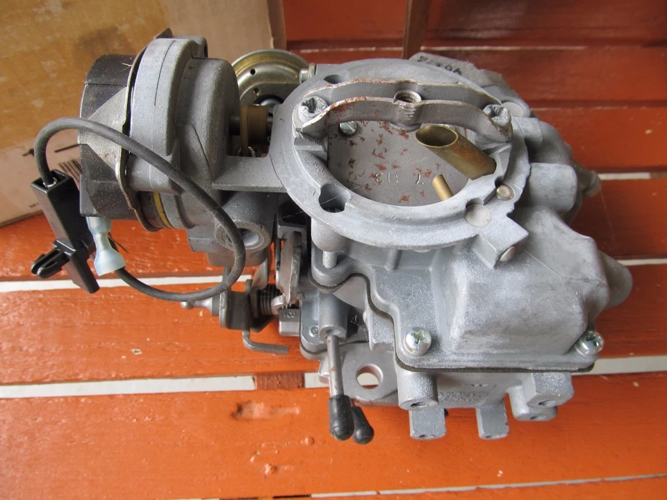 Nuevo de Lote Antiguo Tomco Reman Carburador 1983 1984 Ford Mercury 2.3L Mustang Fairmont Zephyr Foto 2 de 4