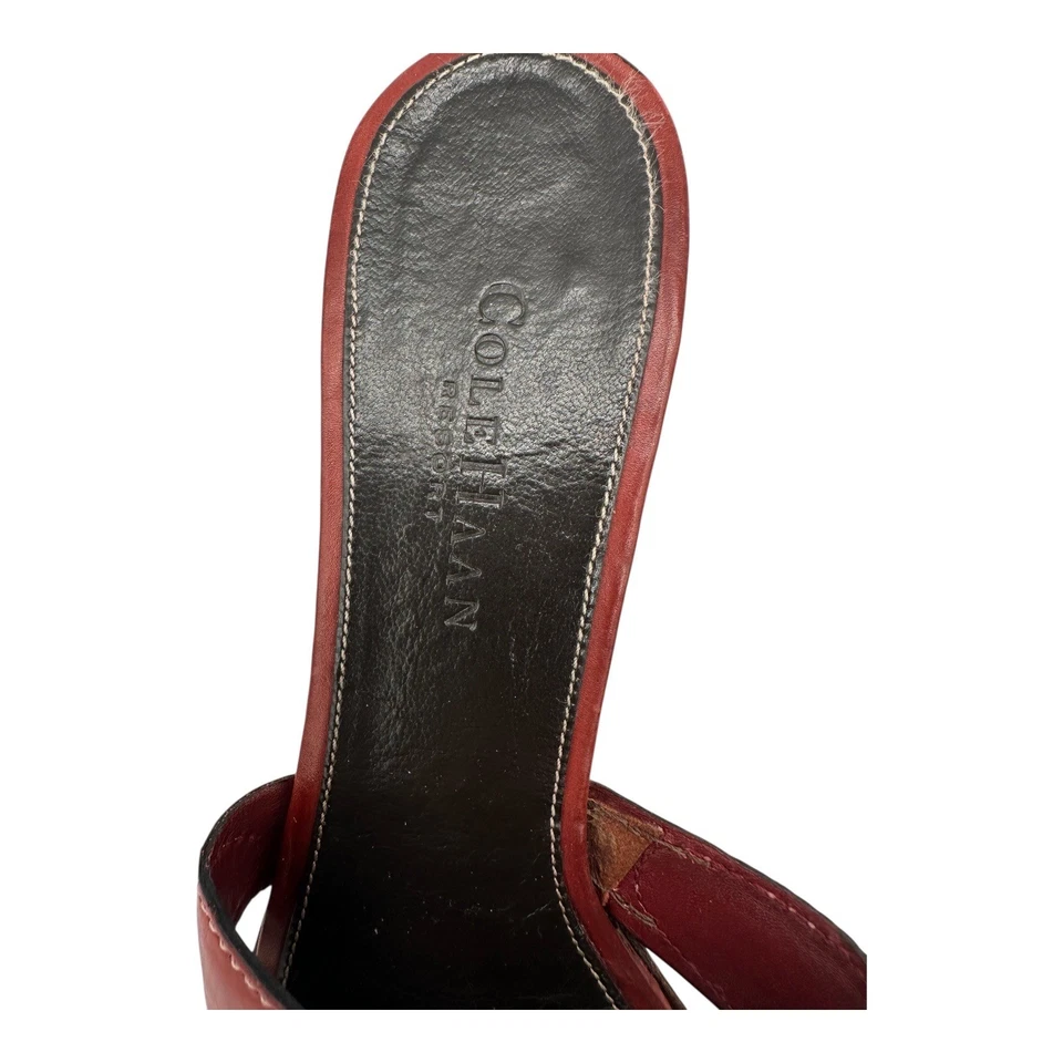 Sandálias femininas Cole Haan de couro vermelho recorte salto cunha tamanho 8B - Imagem 3 de 4