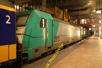 Foto SNCB Belgische Eisenbahn 12x8 Baureihe 28 2813 bei Antwerpen Central um 2023