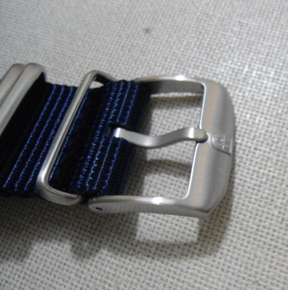 Nueva correa de reloj Luminox de nailon de 1 pieza | 24 mm | azul oscuro | $79,00 Foto 4 de 4