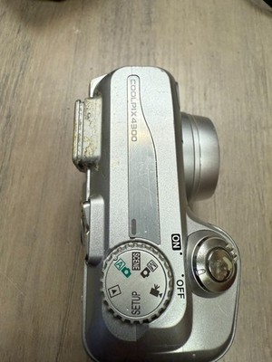 Nikon Digital Camera Coolpix 4300 4.0MP Silver W/battery/memory