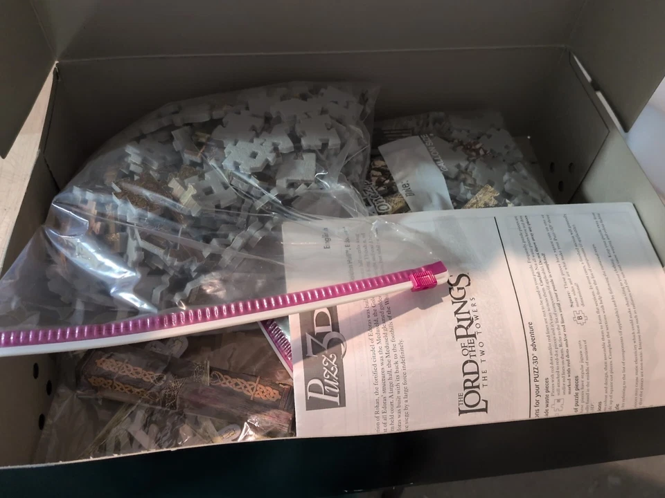 Puzzle 3D Señor de los Anillos Dos Torres Salón Dorado Edoras 700 Piezas Wrebbit Foto 2 de 4