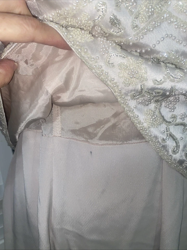 Vestido Cameron Blake by Mon Cheri Madre de la Novia Beige Off White Talla 14 Foto 3 de 4