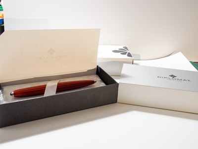 Diplomat Aero Red Fountain Pen Broad nib