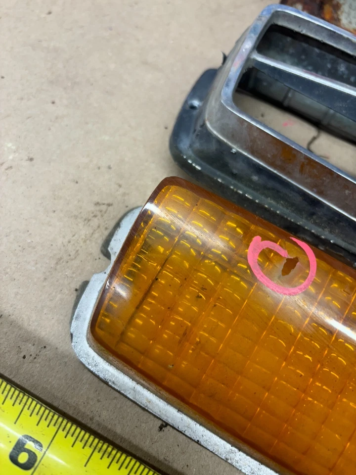 1971-1975 MERCURY COMET GT FRONT TURN SIGNAL LIGHTS ASSEMBLY LOT HOUSING TRIM 71 - Image 2 of 4